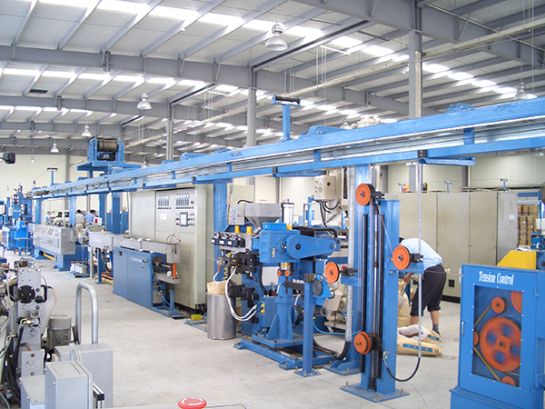 High-speed extrusion line for construction cables